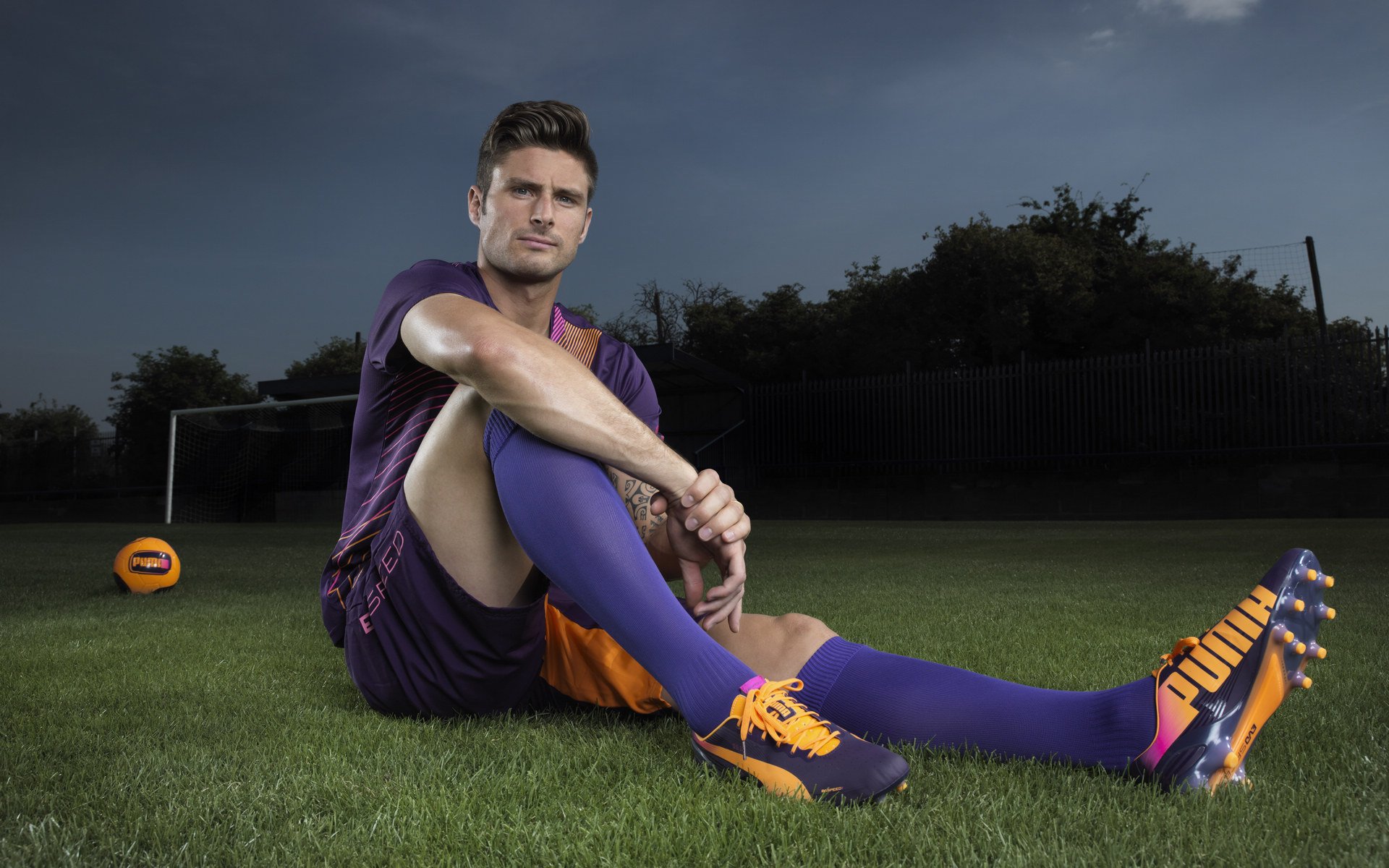 开云ios-西甲:巴萨2-2战平塞维利亚,莱万梅开二度难掩失误,巴萨1比0莱万特